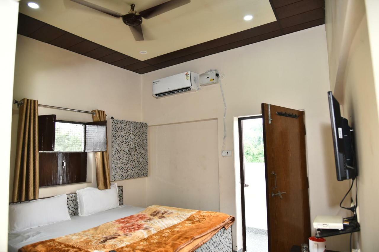 Hotel R D Palace Varanasi Exterior photo